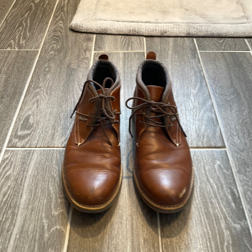 Men’s brown dress shoe